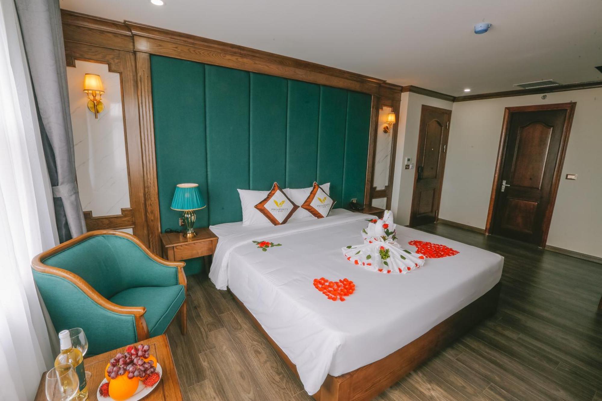 Prosperity Boutique Halong Hotel & Restaurent Халонг Экстерьер фото